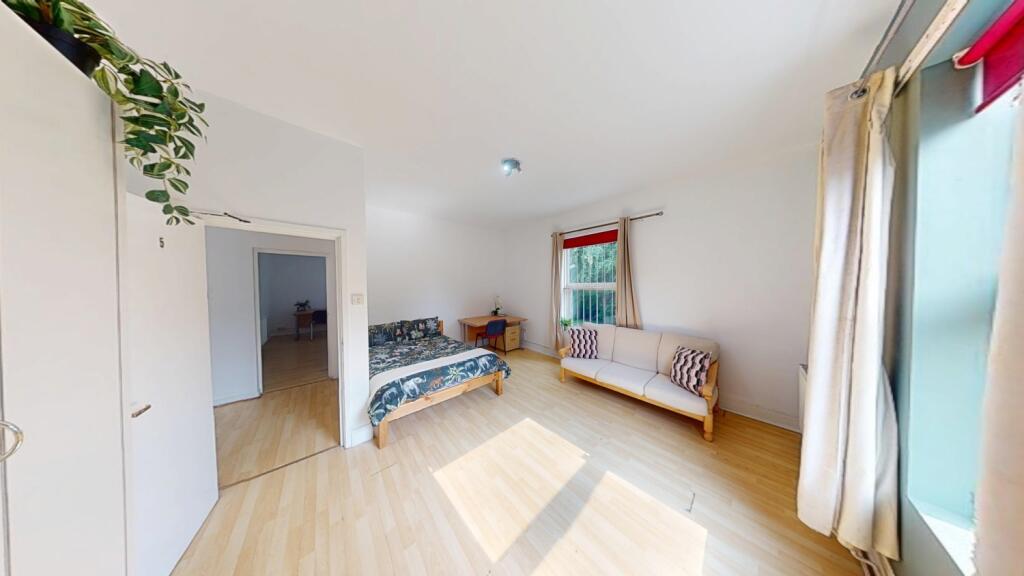 Flat-B-46-Addison-Street-06042025_092546