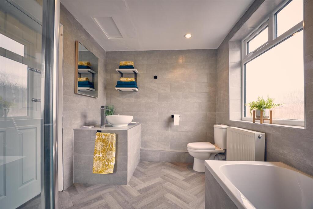 Bathroom 1.jpg