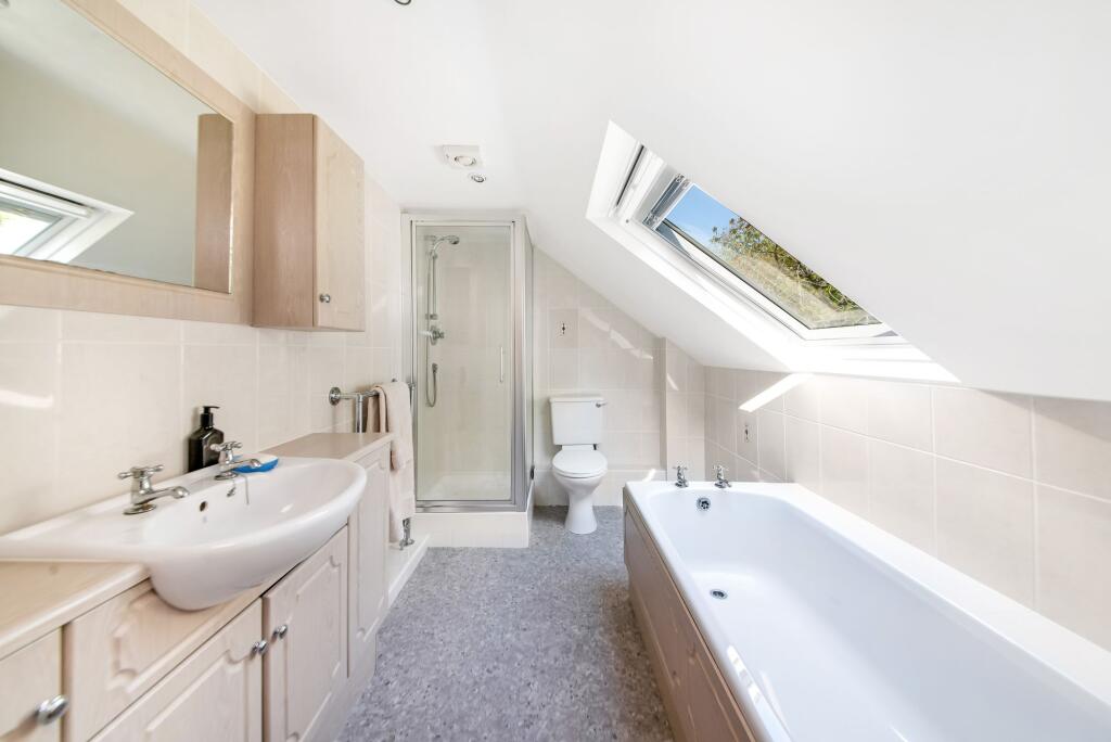 HIGH NOOK EN-SUITE
