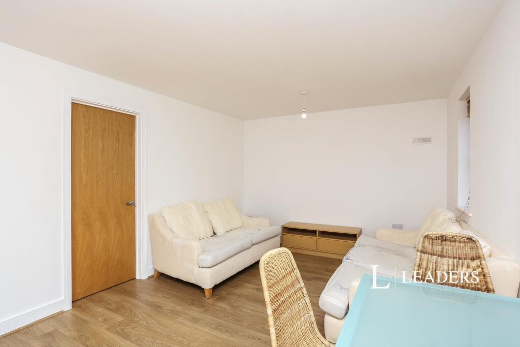 Sitting Area / Dining Area