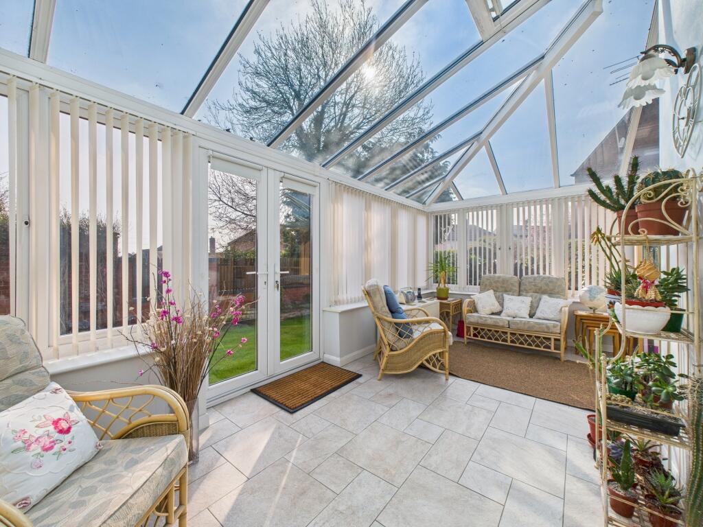 CAM04825G0-PR0006-STILL009