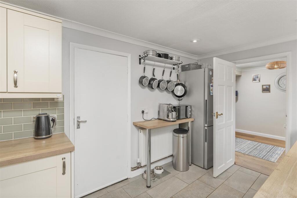 12 Kensington Close, Kings Sutton-9.jpg