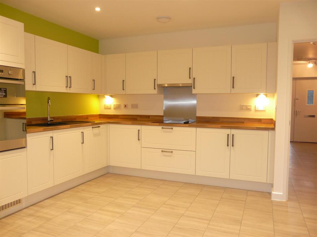 36 Thomas Place V2010.JPG