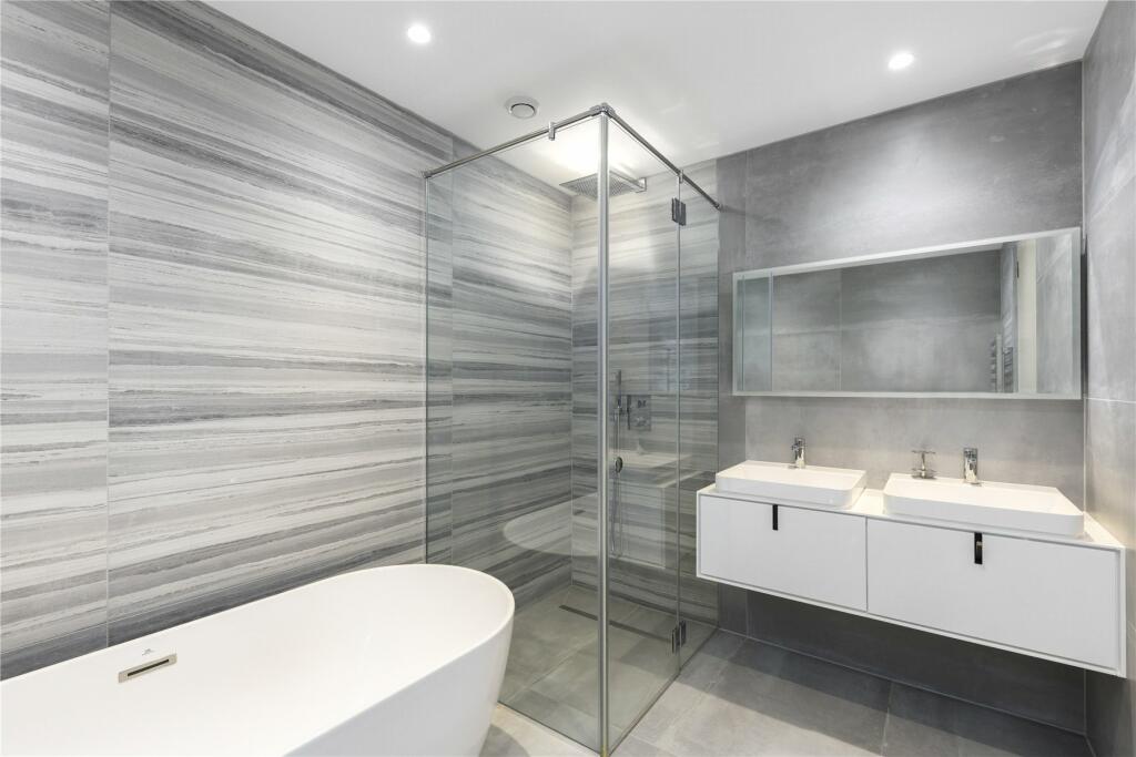 Principal Bathroom