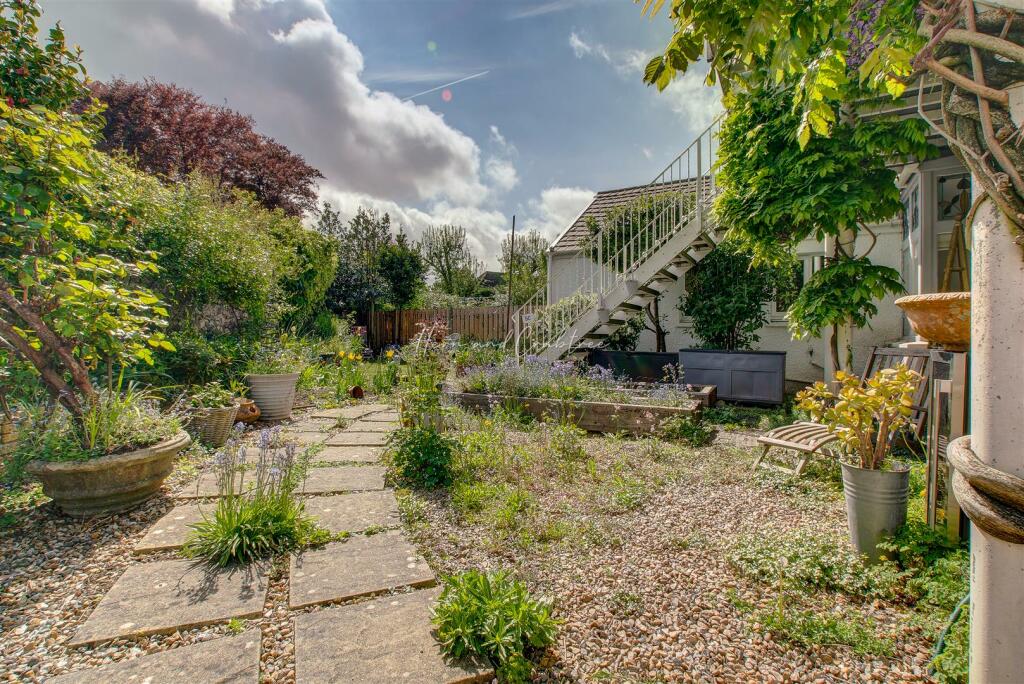 Waungron_Externals_HernCrabtree_Llandaff_ (4).jpg