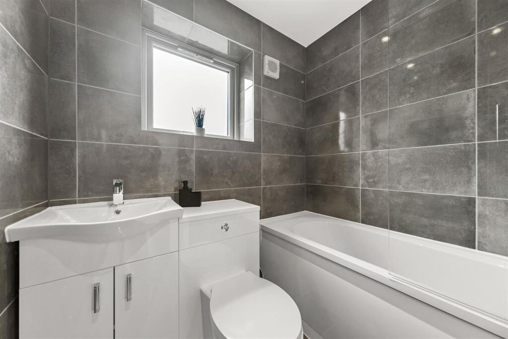 1TransvaalTerrace-Hamond Estates-House Bathroom.jp