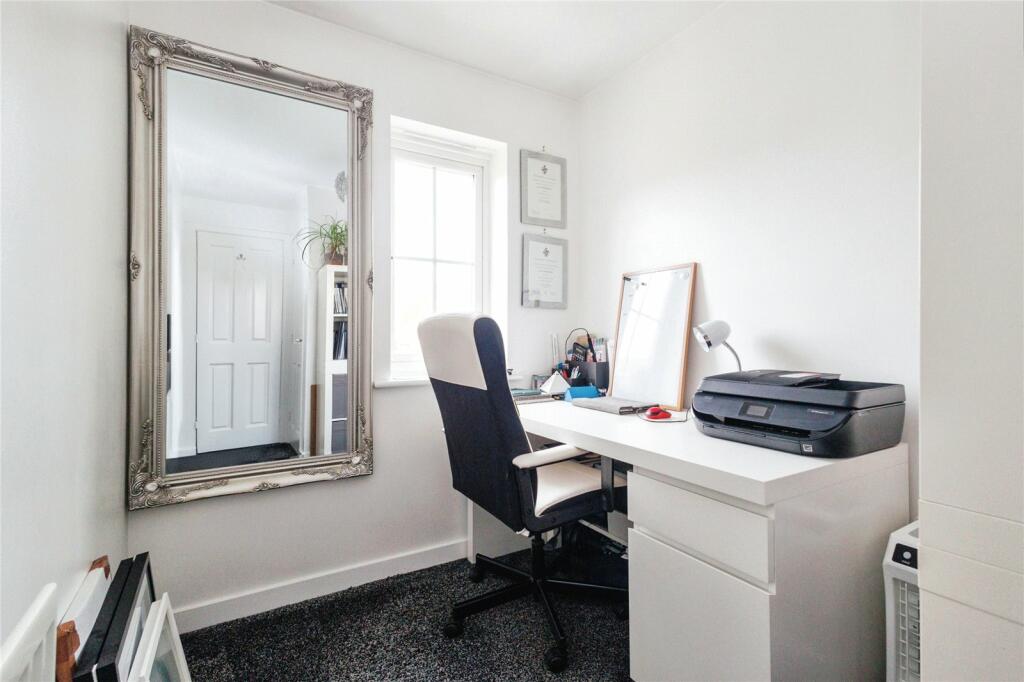Bedroom / Office
