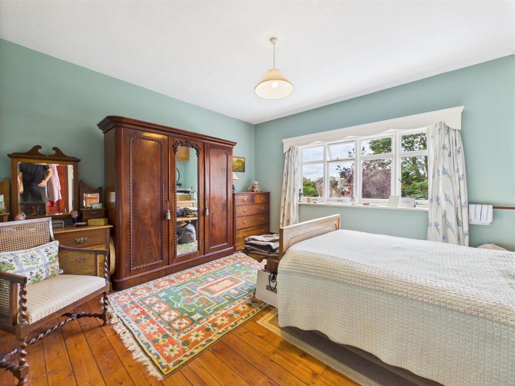 Bedroom: