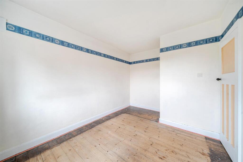 12 Glebe Crescent, Rugby (3).jpg