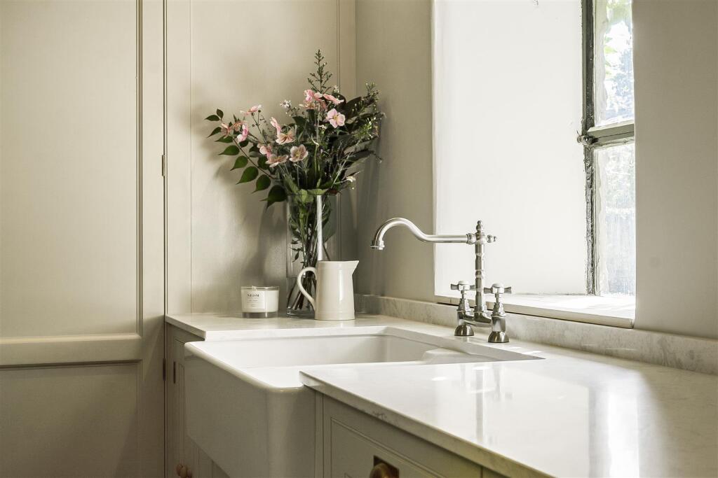 Lower End Farmhouse, 10 High Street South, Tiffiel