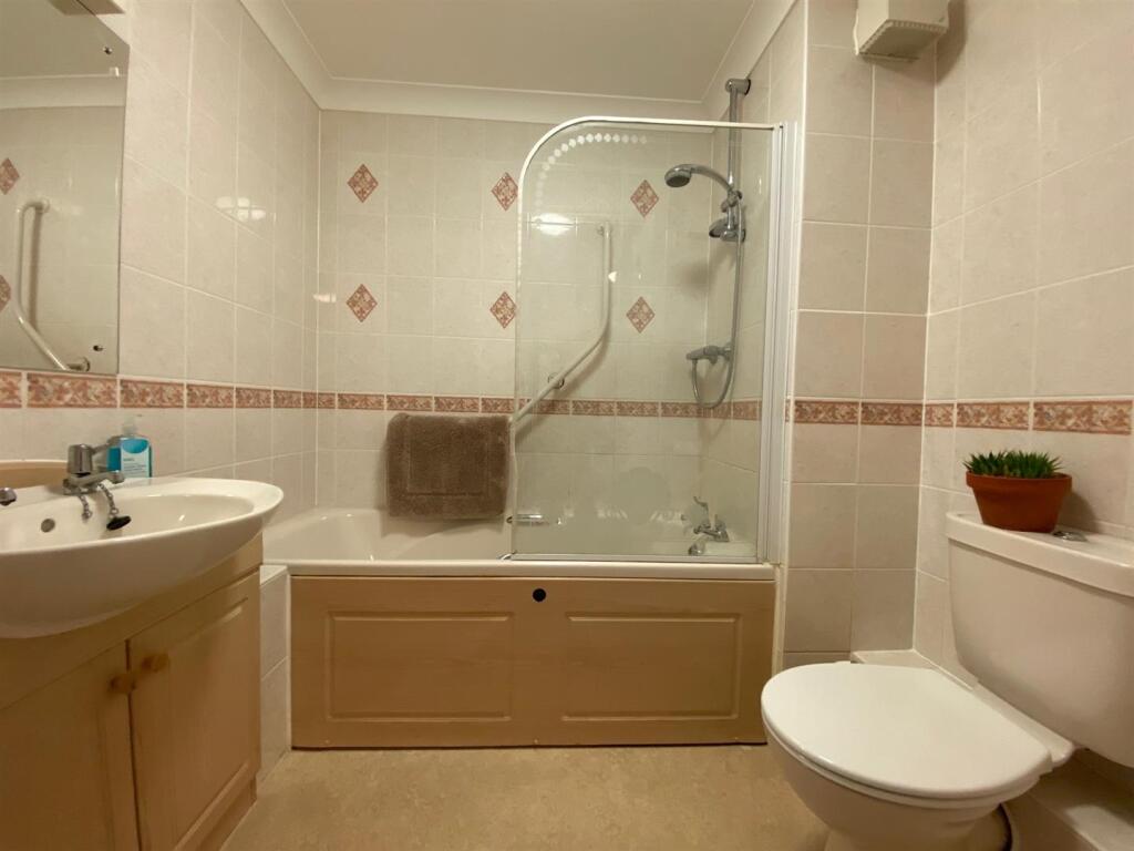 Bathroom.jpg