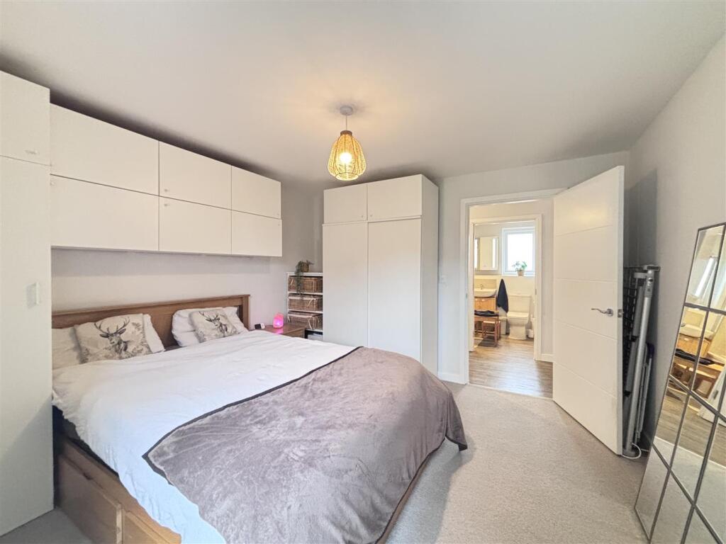 bedroom2.jpg