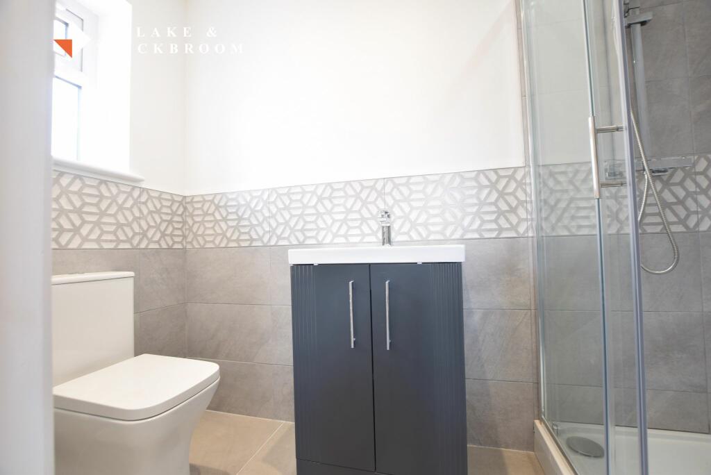 EN SUITE SHOWER ROOM