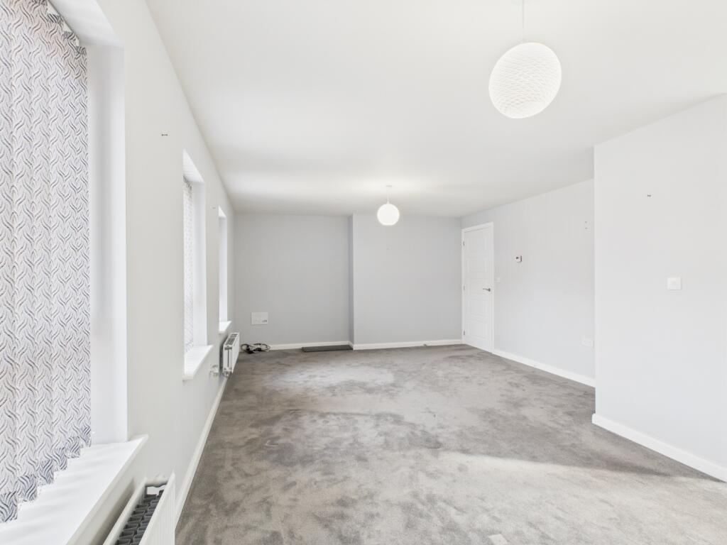 CAM02313G0-PR0071-STILL005