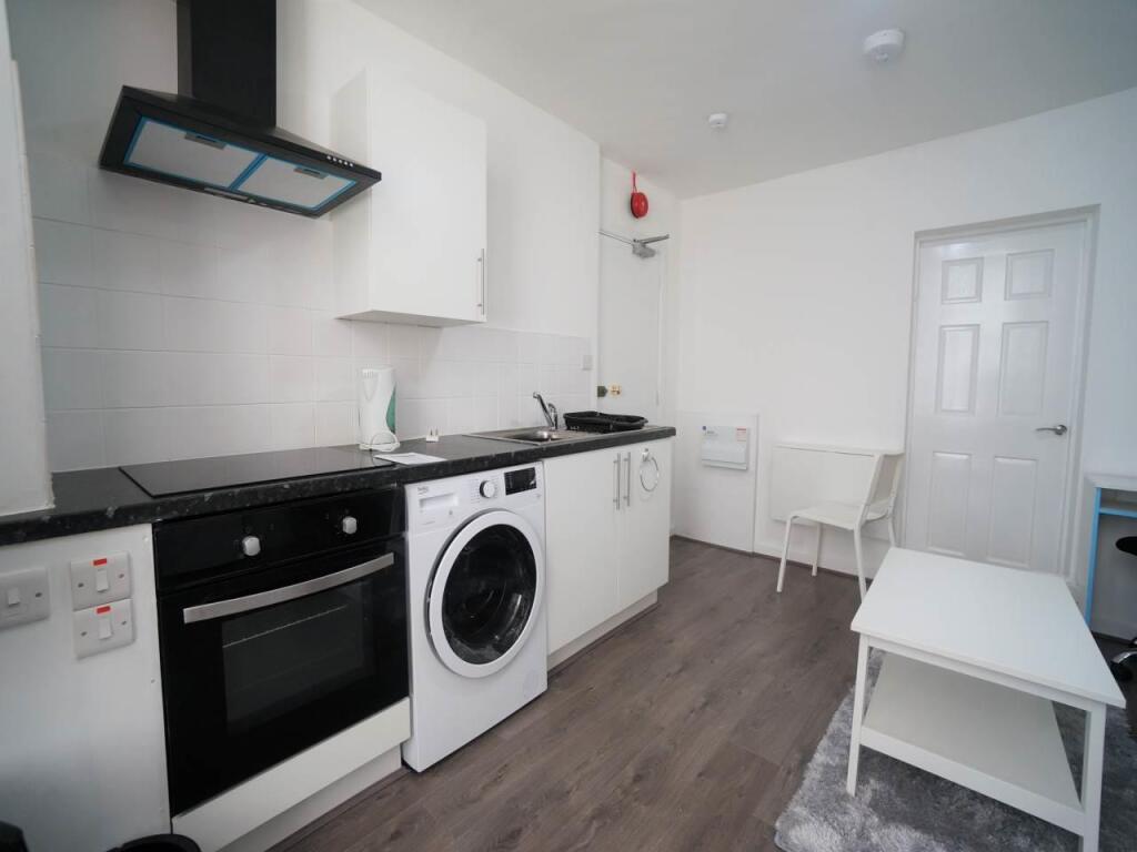 55hstflat1_kitchen.JPG