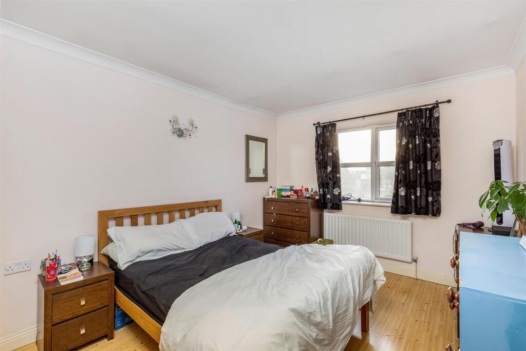26541_james_anderson___14_milton_court___11_lo