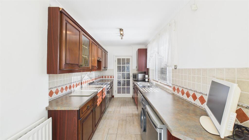 Breakfasting Kitchen