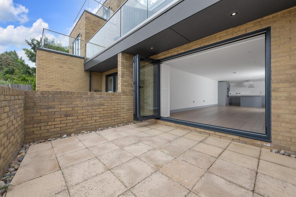 2 Eaton Crt-3 (FILEminimizer).jpg