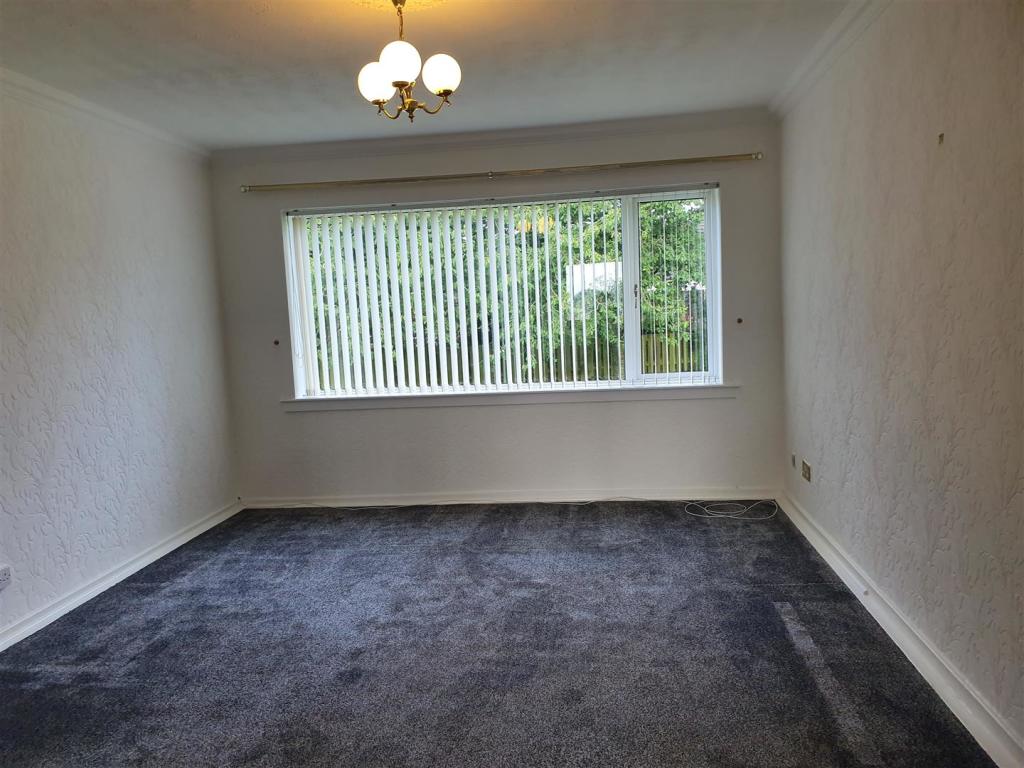 13 Dalmahoy Way - Lounge
