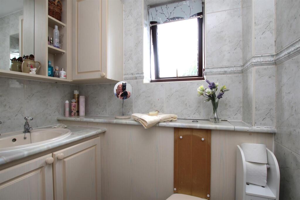 En-Suite Shower Room.JPG