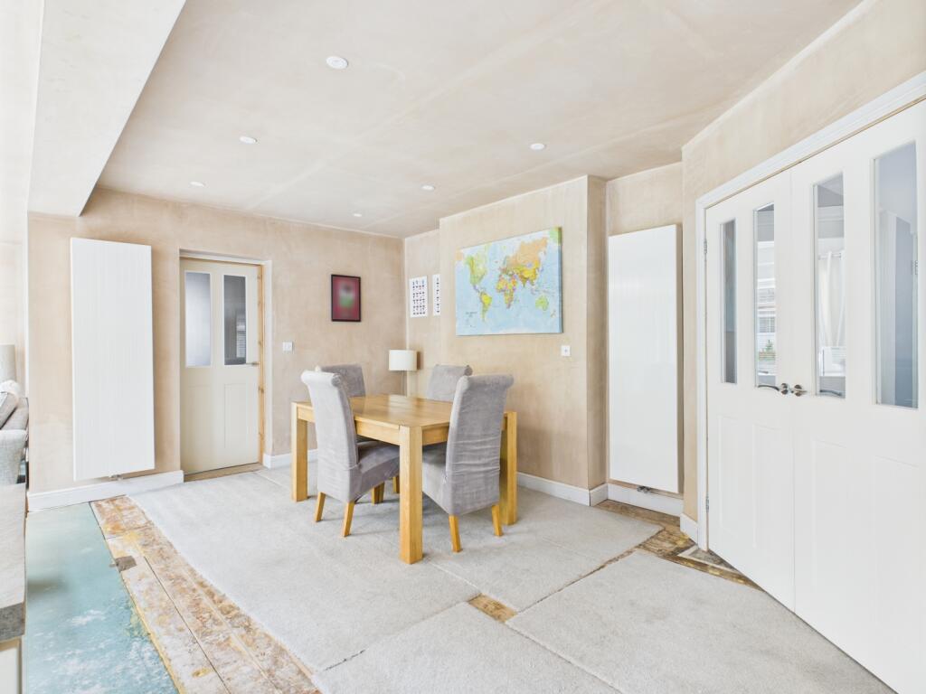 CAM03729G0-PR0101-STILL017