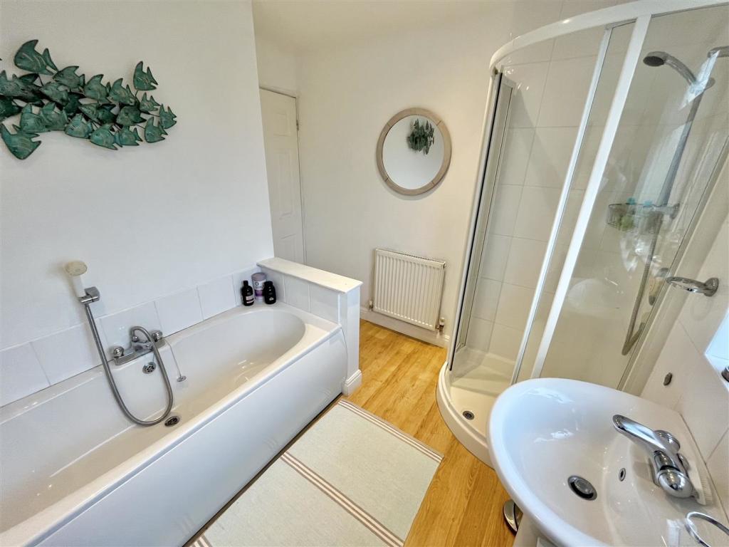 Family Bathroom Aspect 2
