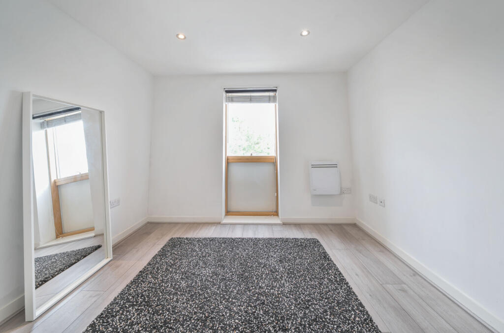 1303712-14-683ee1b41844f