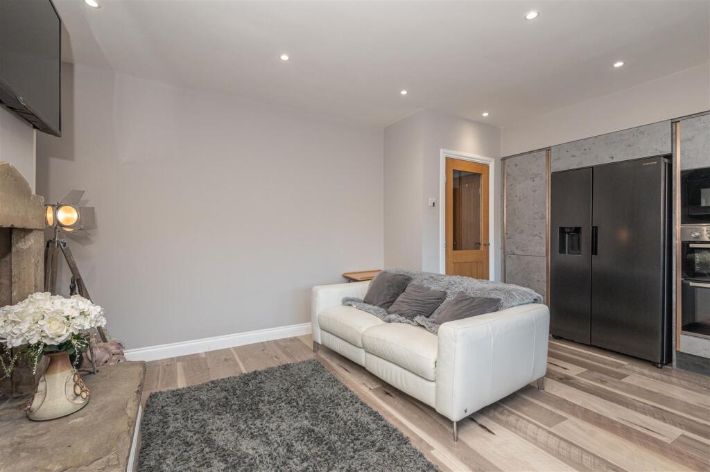 34 - 23 Queens Drive S75 2QQ.jpg