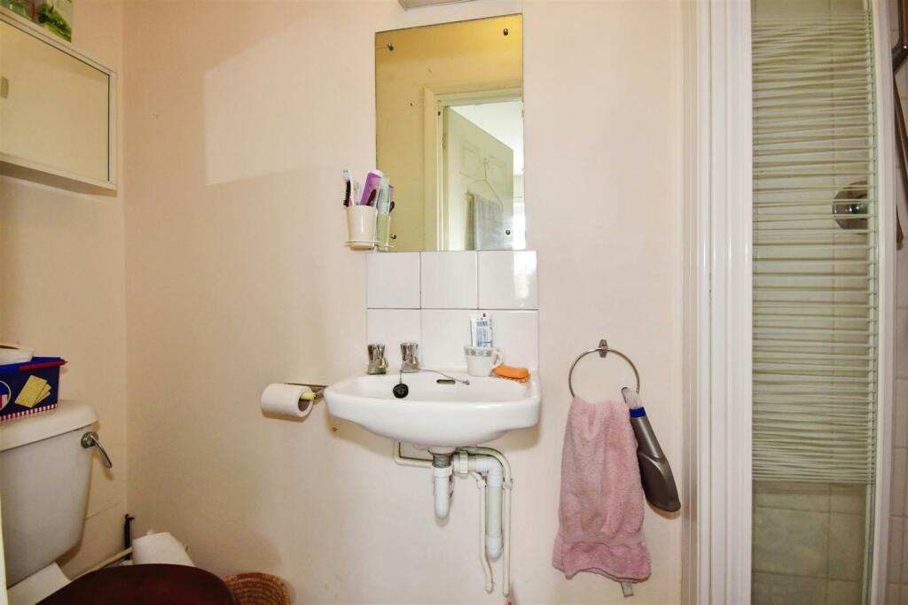 aac523d6-En-Suite.JPG