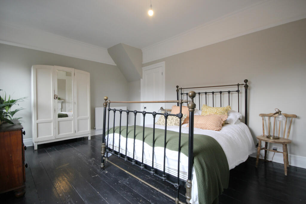 Main Bedroom 
