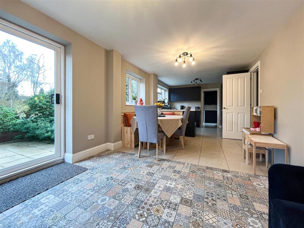 kitchen/dining