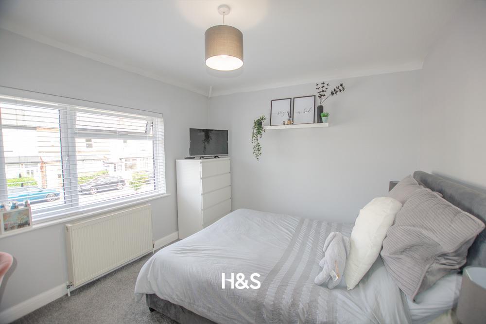224 lincoln road north - bedroom 1.jpg