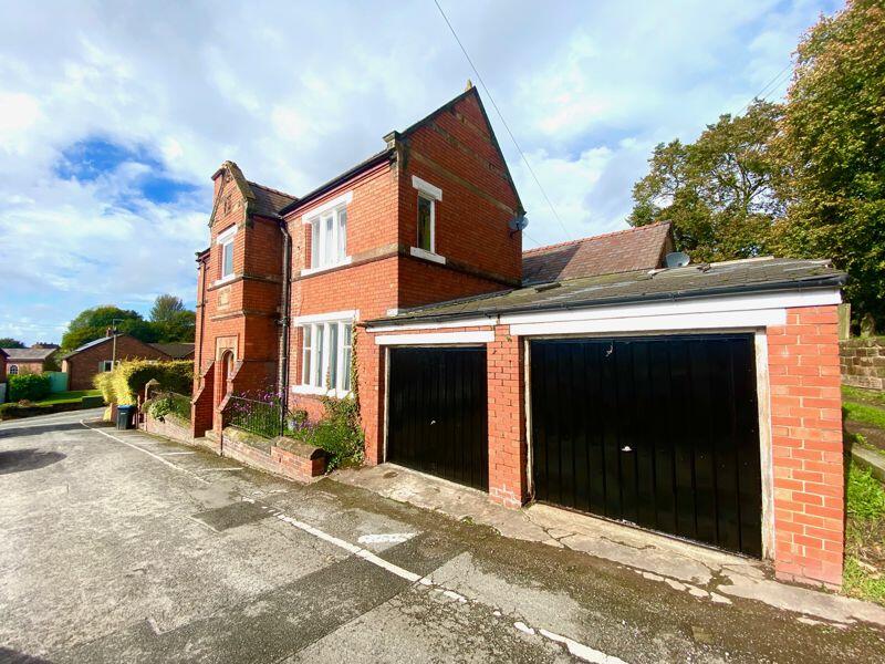 Front Elevation/Garages 