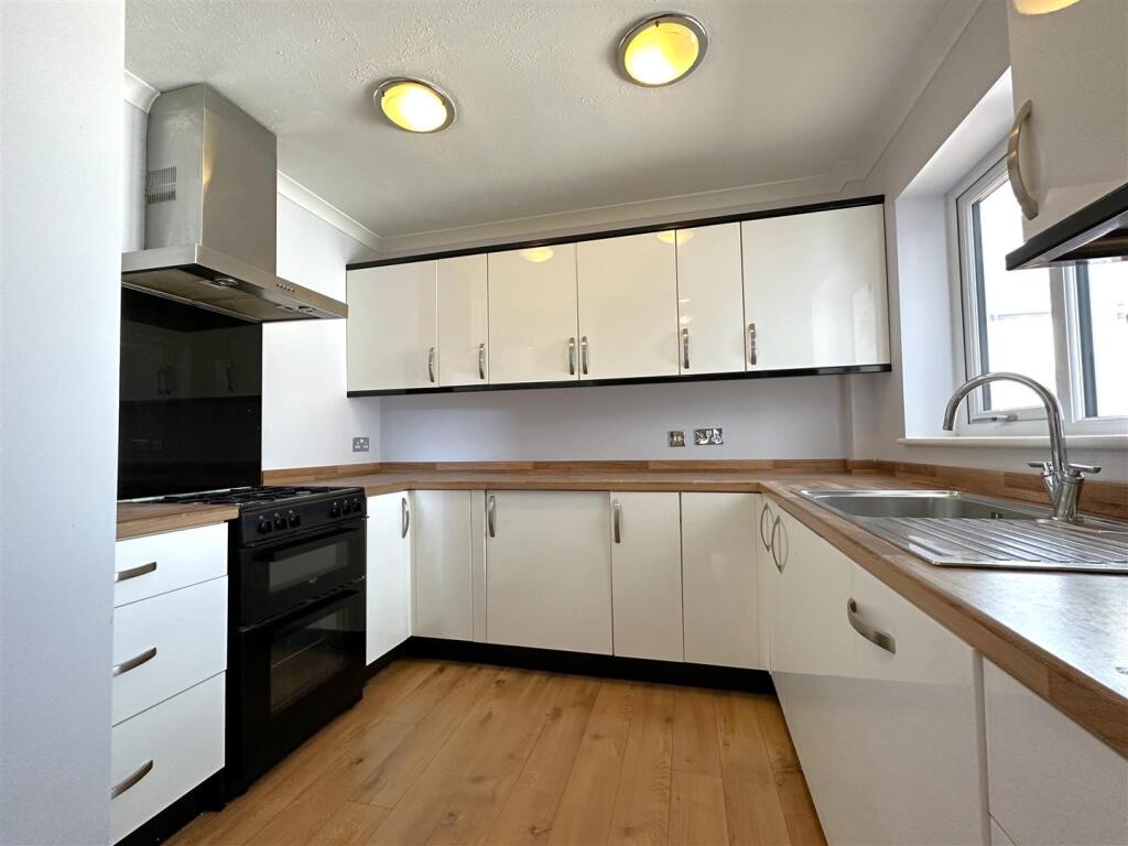 Modern Kitchen 783