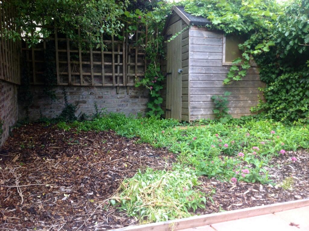 75 Hythe Road Outside Area