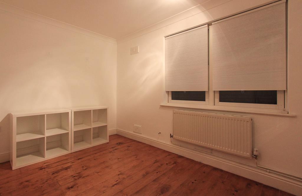 1, 36 Ninian Road LR (14 of 17).jpg