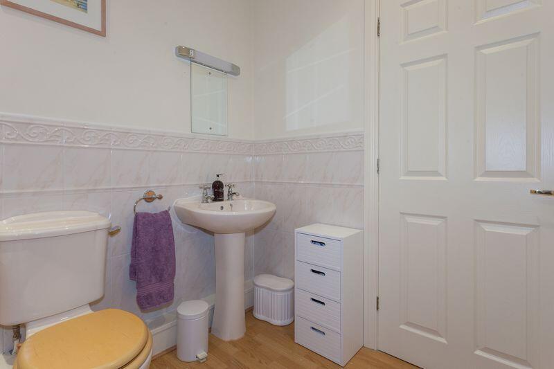 EN-SUITE BATHROOM