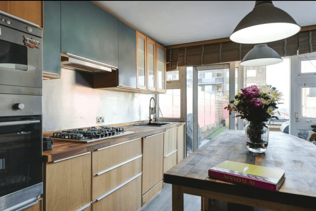 KITCHEN/DINER ONE