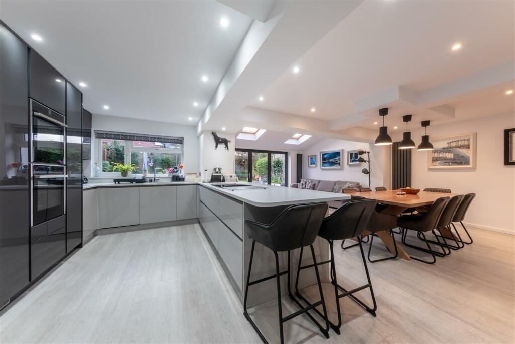 17 Kingfisher Grove-002.jpg