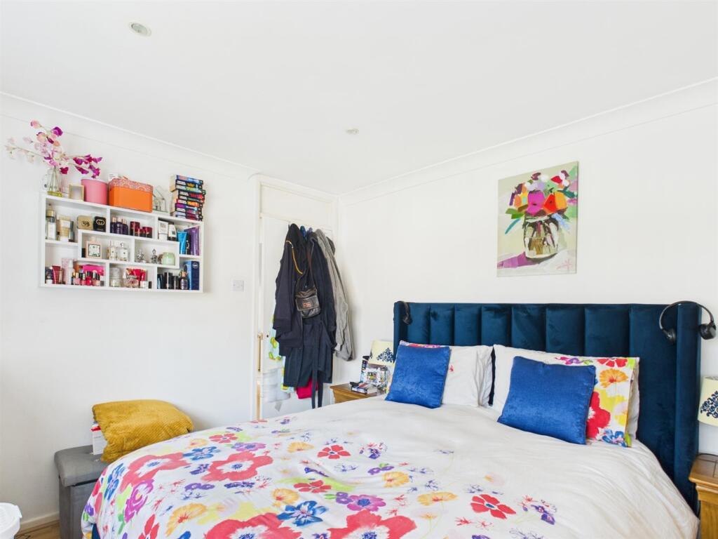 BEDROOM 1 2.jpg