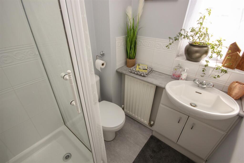 Guest Bedroom En Suite.jpg