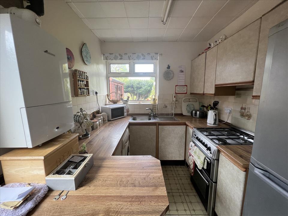 KITCHEN/BREAKFAST ROOM