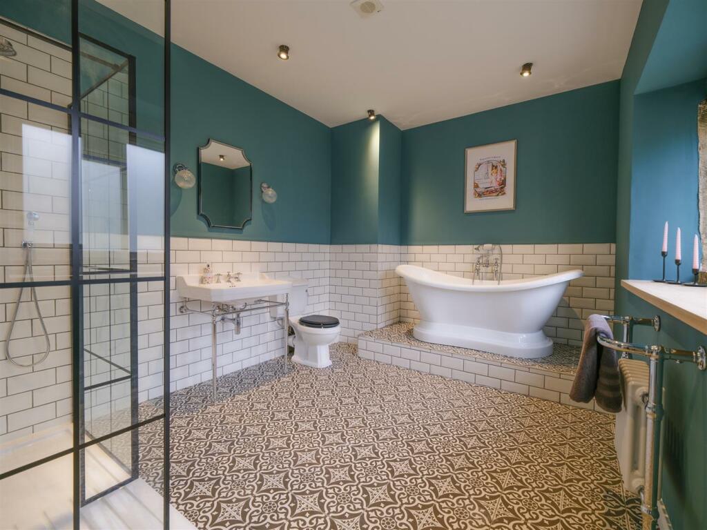 HOUSE BATHROOM