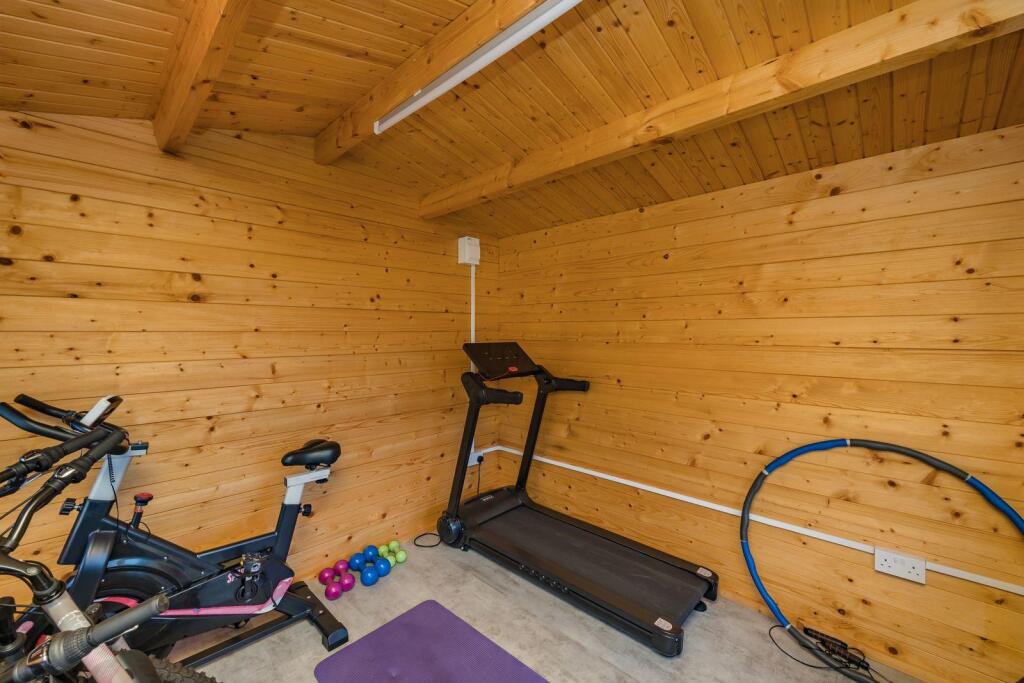 Hangleton Close 28 GARDEN ROOM.jpeg