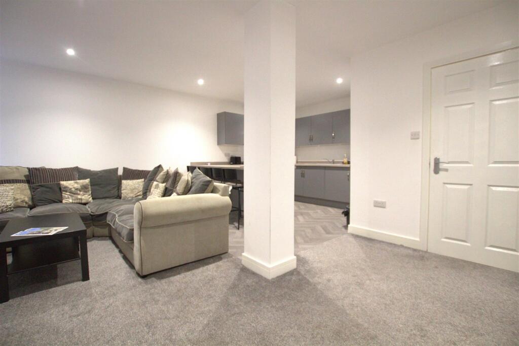 sitting area.jpg