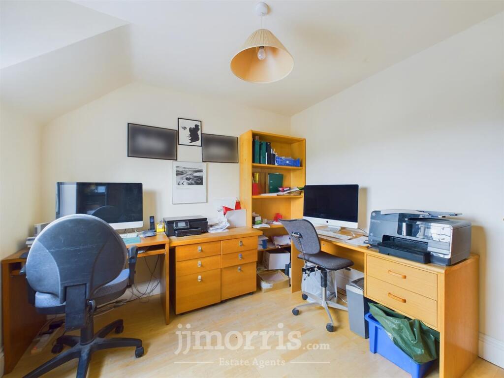 CAM02122G0-PR0182-STILL029.jpg