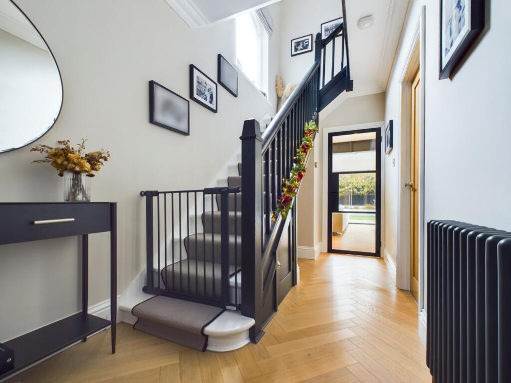 CAM02195G0-PR0057-STILL051