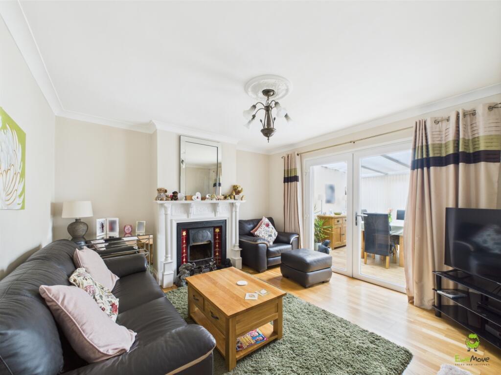 CAM02615G0-PR0063-STILL008