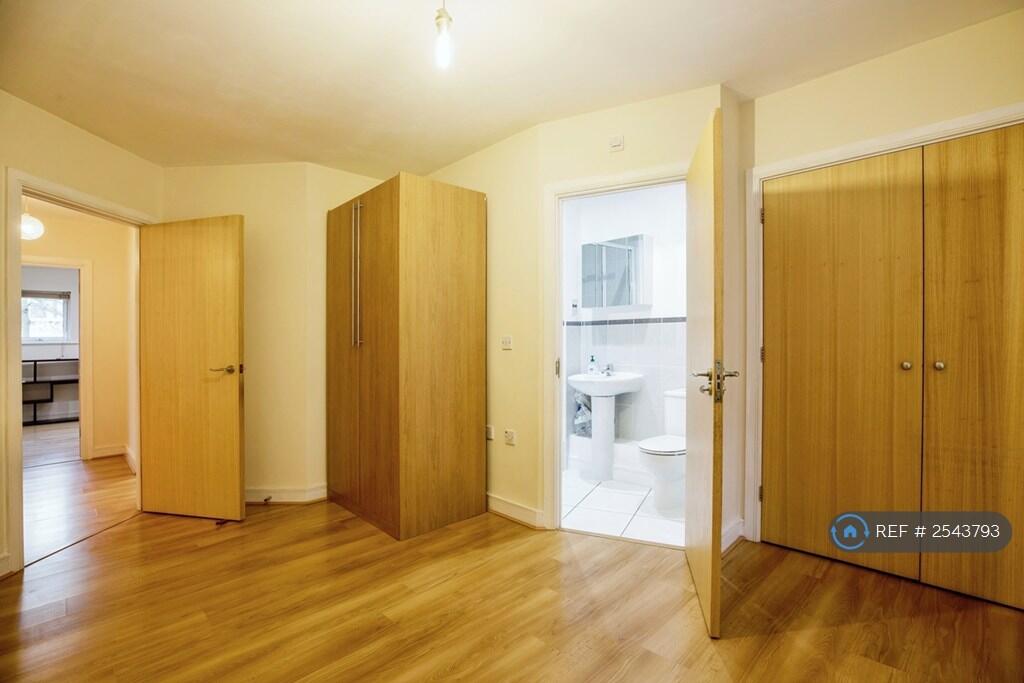Main Bedroom Image 3
