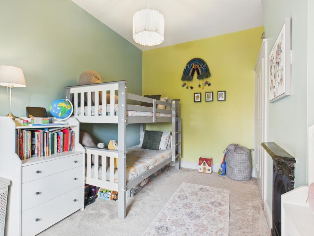 CAM03729G0-PR0161-STILL009